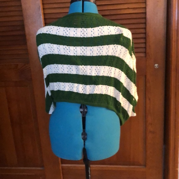 Green and white - Picture 2 of 2